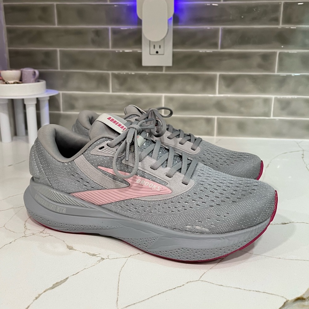 Brooks Adrenaline GTS 24 Running Shoes. Women’s Size 9 Color Gray
